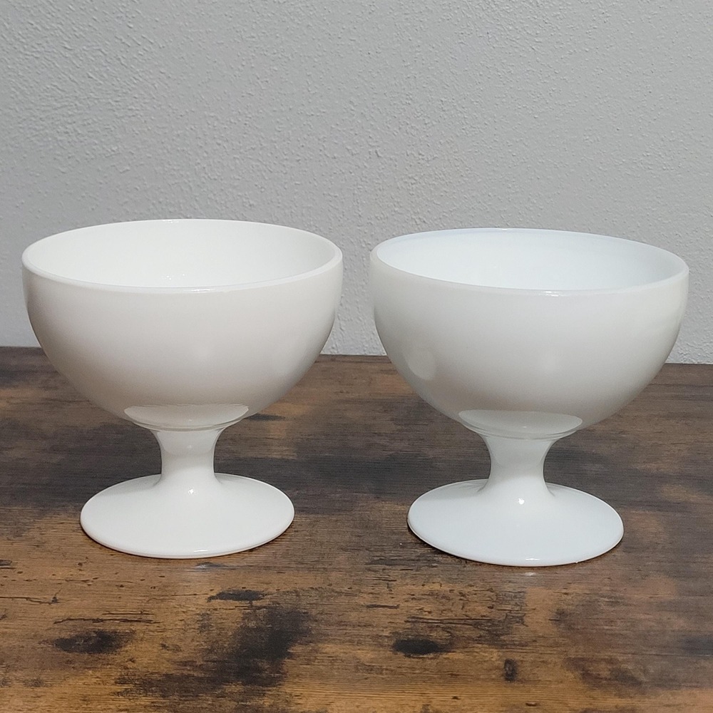 Vintage Milk Glass Pedestal‎ Compote Bowl Smooth Design, 3 Inner Fins